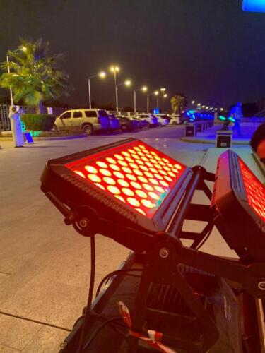 إضاءة مبنى من الخارج ألوان متعددة