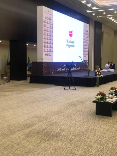 شاشة p2 4*5 وفريم حديد مع بنر حفل الرومنسية